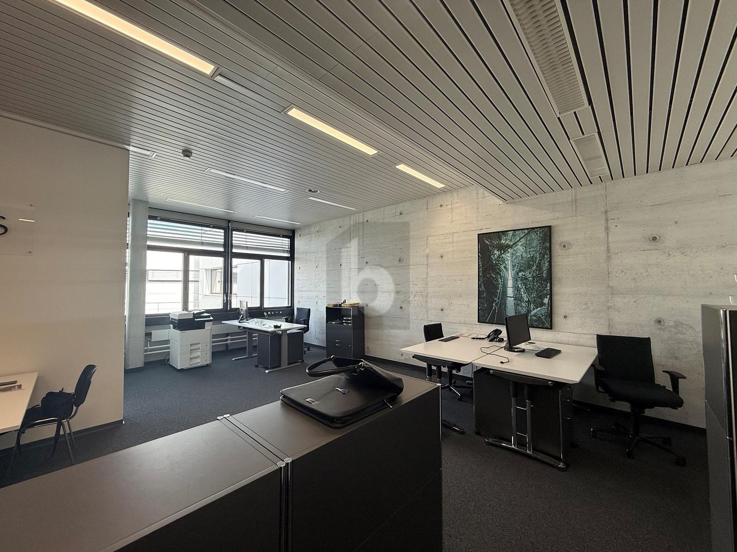 120m² office