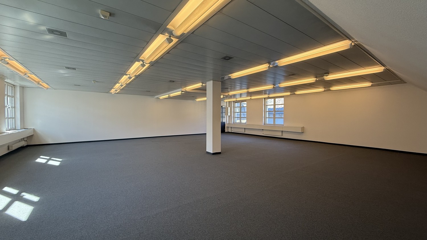 117m² bureau, photo 5 sur 5