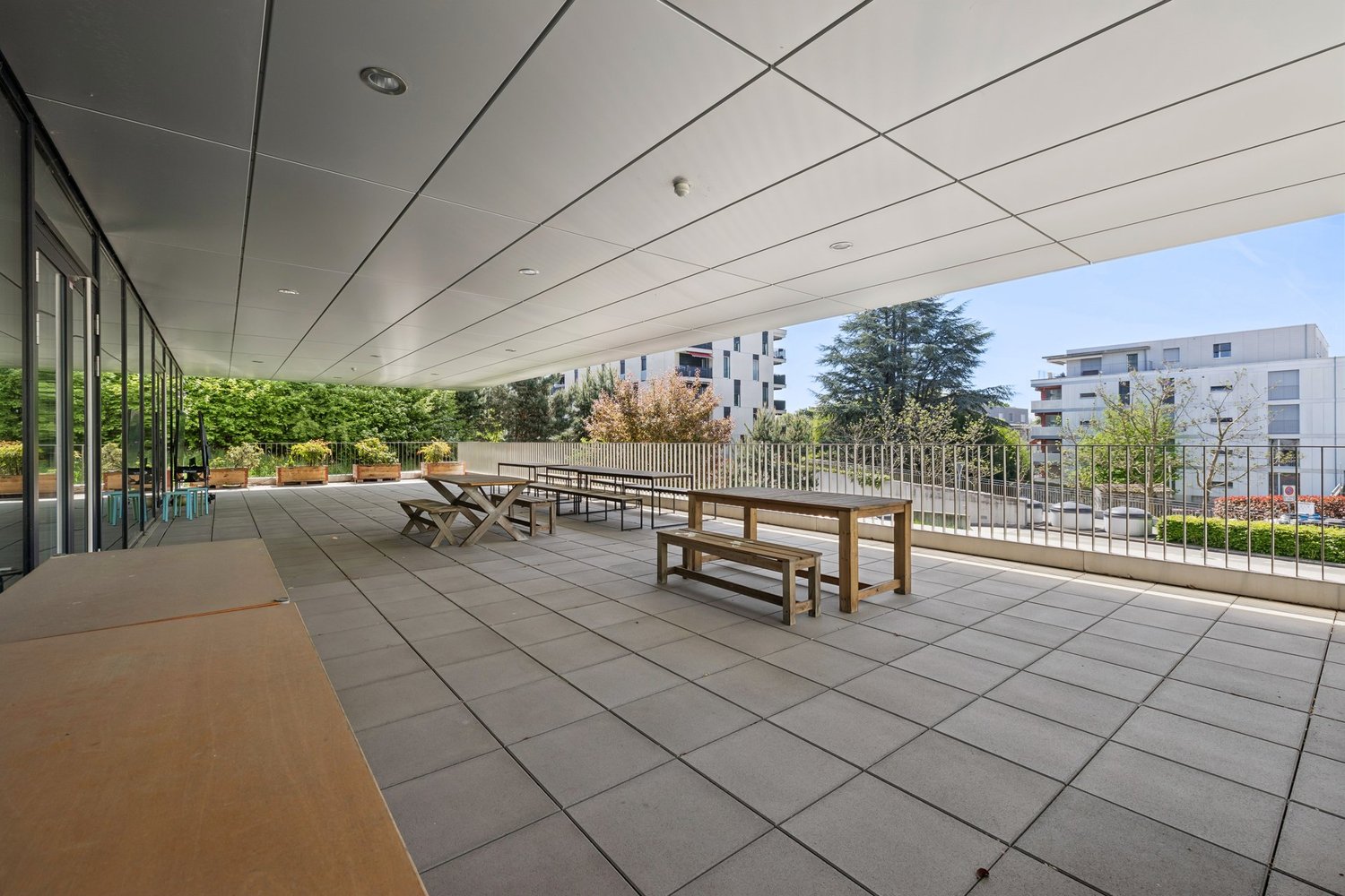 520m² office