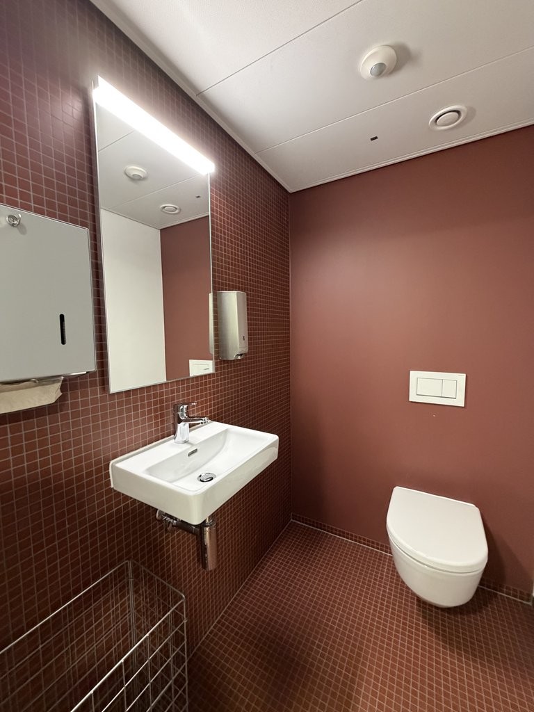 84m² shop
