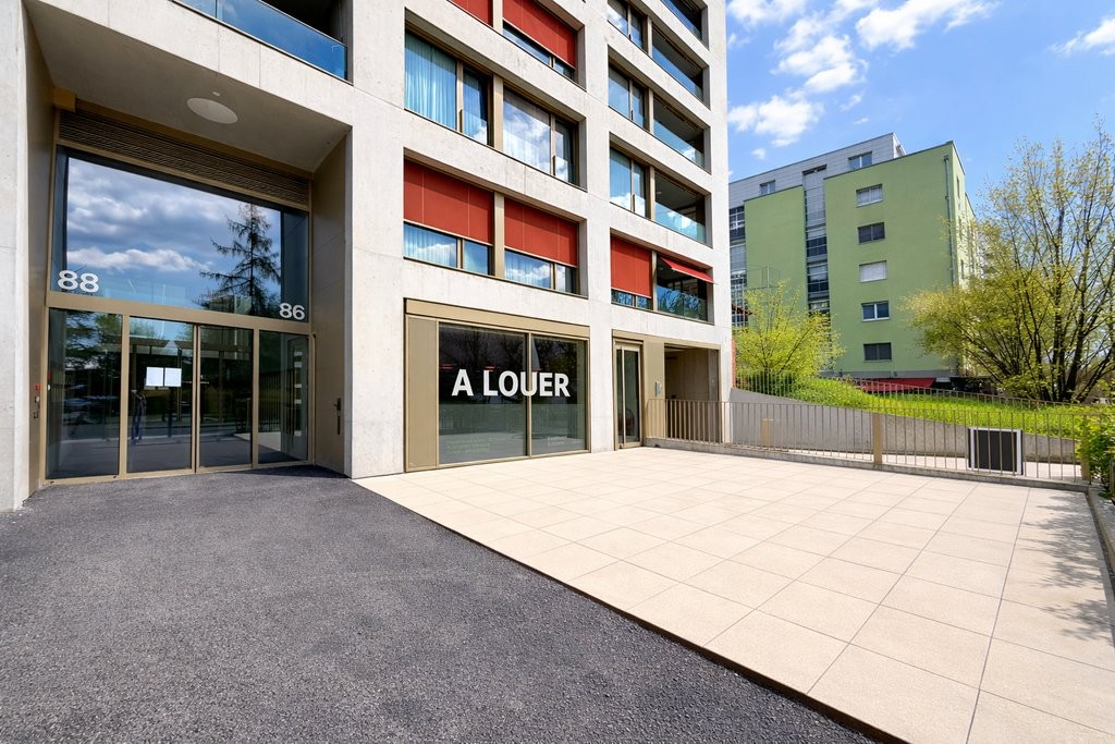 84m² shop