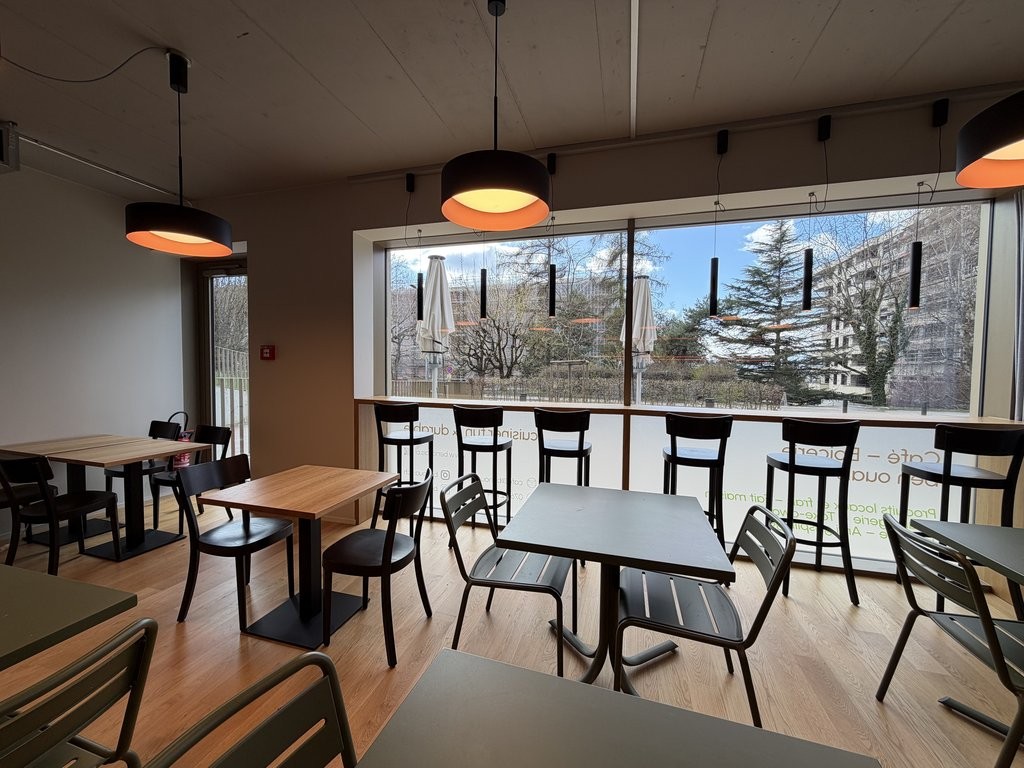 84m² shop