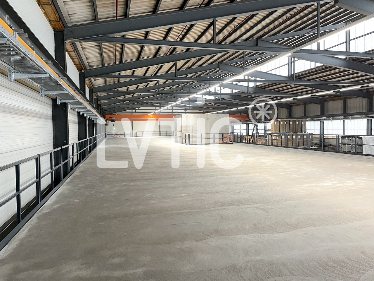 1000m² storage room, photo 1 sur 8
