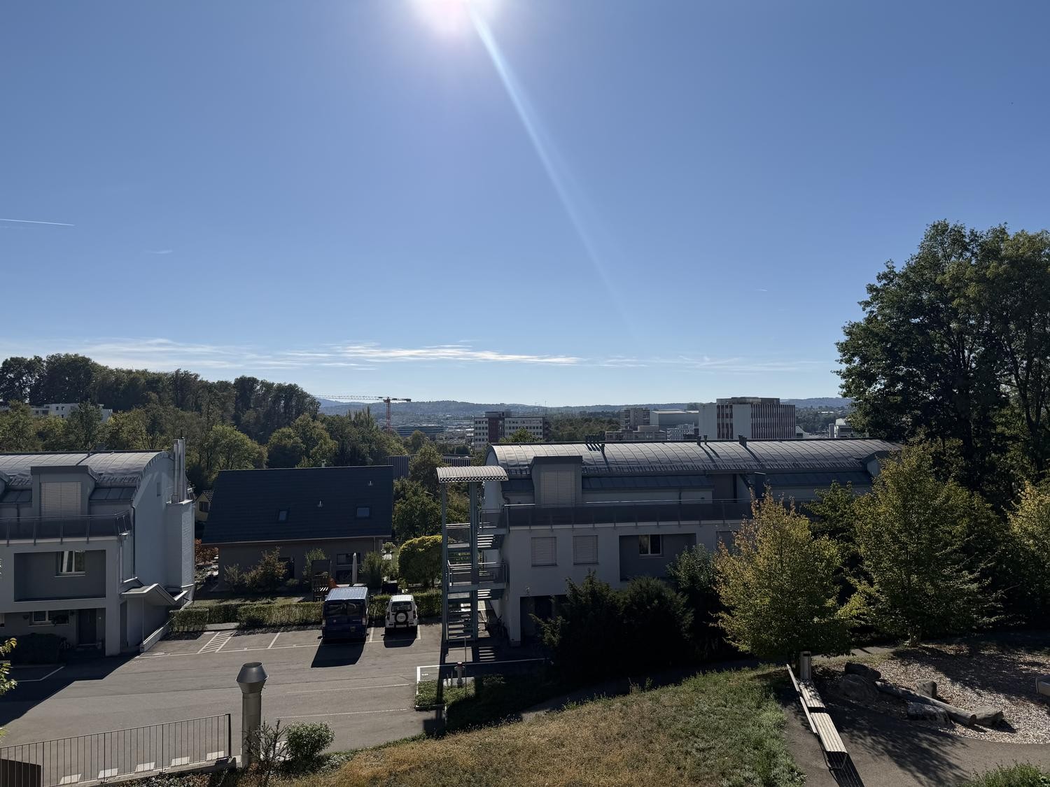 Chambre en colocation

Bonjour, tu es à la recherche d'une colocation agréable, chaleureuse et calme ? Alors tu es au bon endroit.
Je cherche une remplaçante ou un remplaçant pour notre colocation de pilotes (Flieger WG) au Balsberg.
Ici vivent déjà Maurice, 24 ans et Copi, ainsi que Laura, 23 ans e, photo 5 sur 7