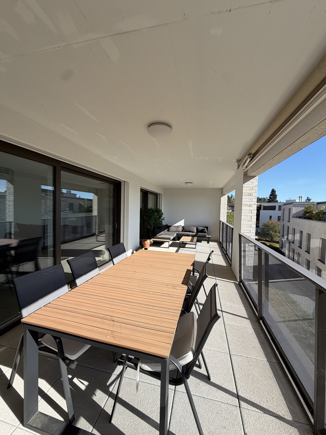 Chambre en colocation

Bonjour, tu es à la recherche d'une colocation agréable, chaleureuse et calme ? Alors tu es au bon endroit.
Je cherche une remplaçante ou un remplaçant pour notre colocation de pilotes (Flieger WG) au Balsberg.
Ici vivent déjà Maurice, 24 ans et Copi, ainsi que Laura, 23 ans e, photo 6 sur 7