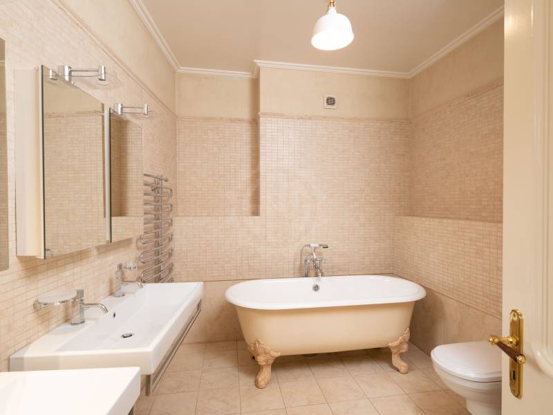 8 rooms apartment, photo 8 sur 10