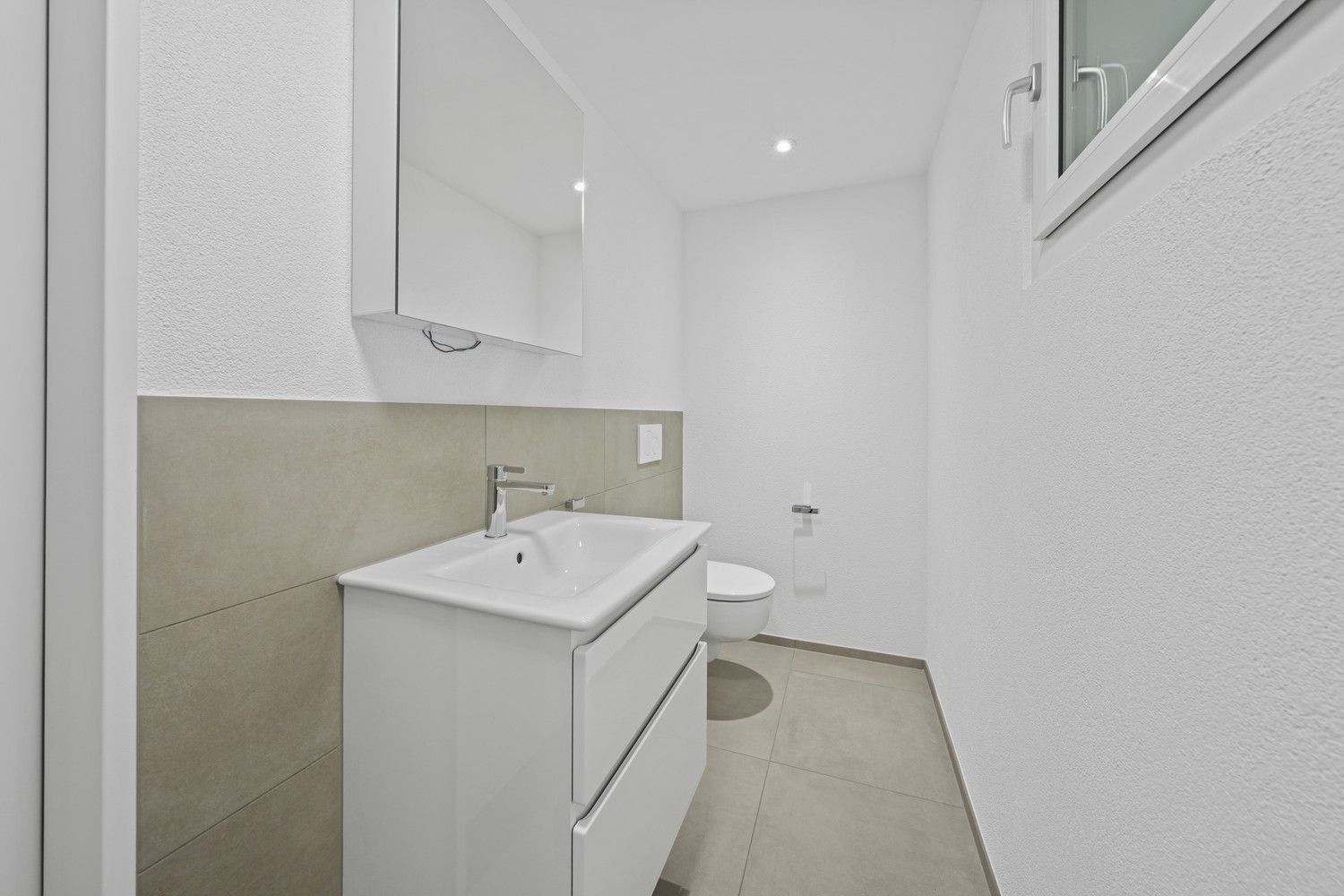 100m² commercial
