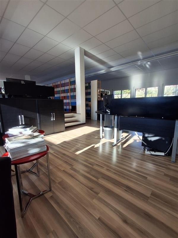 Local de stockage de 200m²