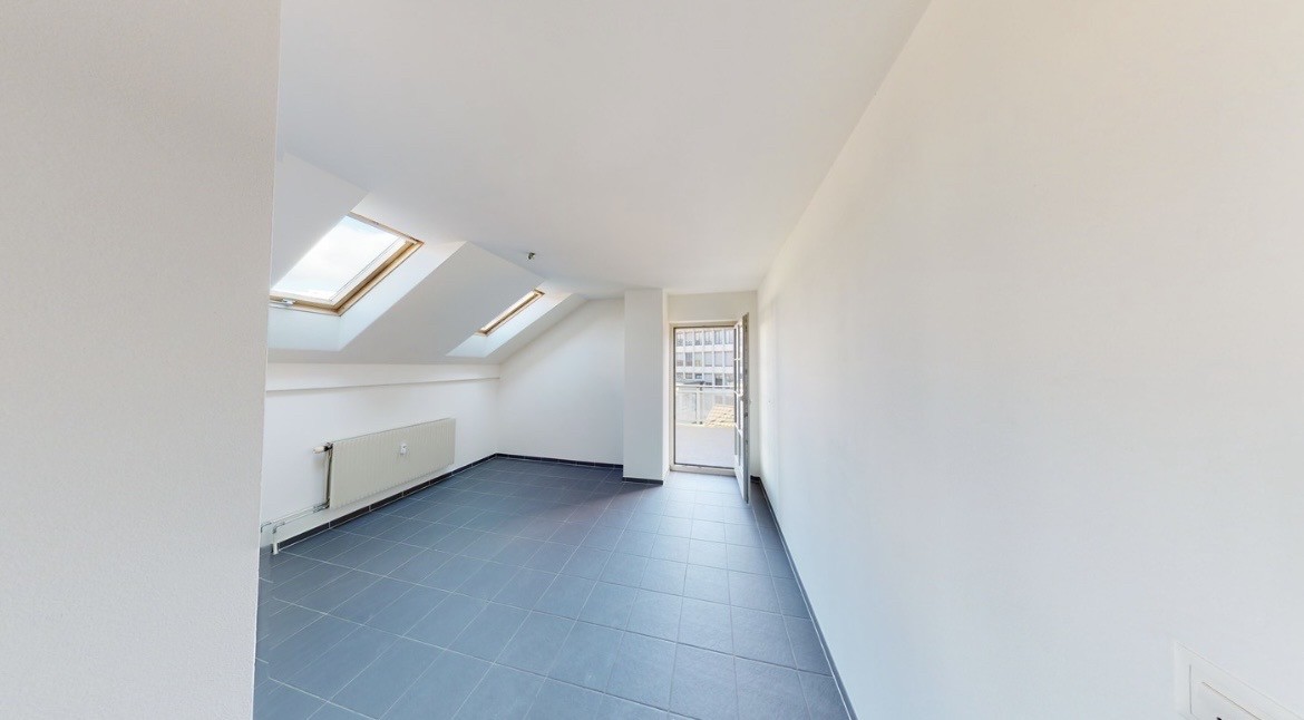 6 rooms apartment