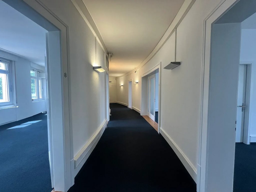 268m² office