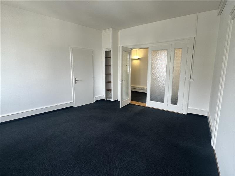 268m² office