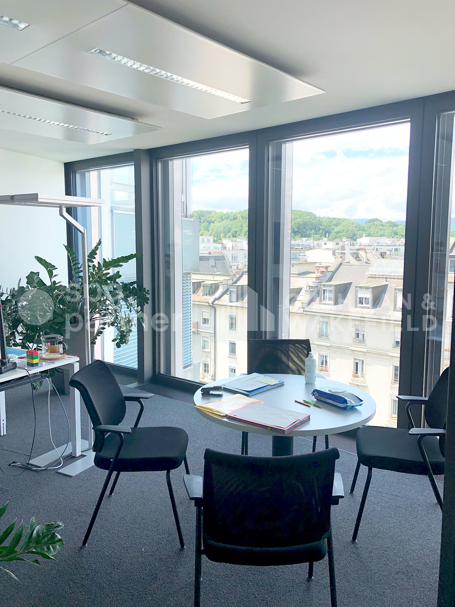 2700m² office