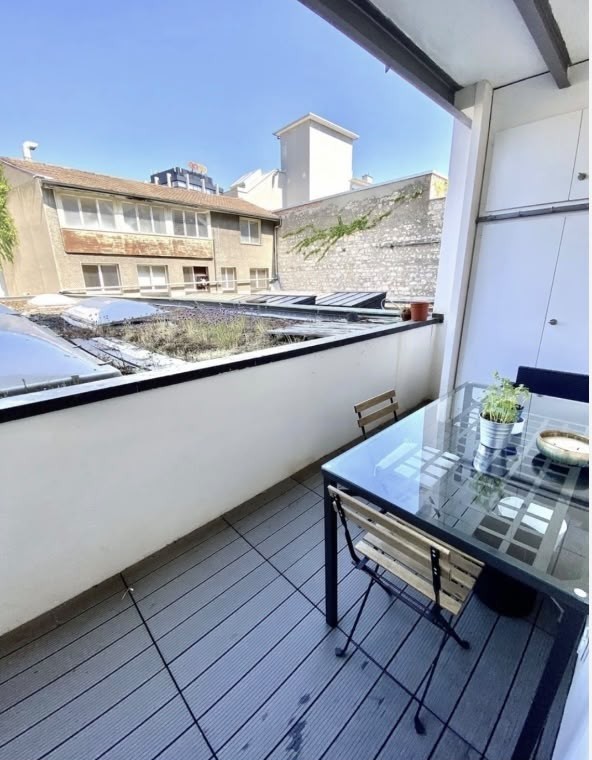 Appartement de 2 ½ pièces

Au cœur de Bâle.

L'appartement est situé au premier étage, avec un beau parquet en chevrons et de hauts plafonds. Des possibilités de shopping à proximité (Denner, Aldi et Coop Pronto) et les lignes de tram 11, 10, 15 et 16 passent juste au coin de la rue, se situe en out, photo 5 sur 6