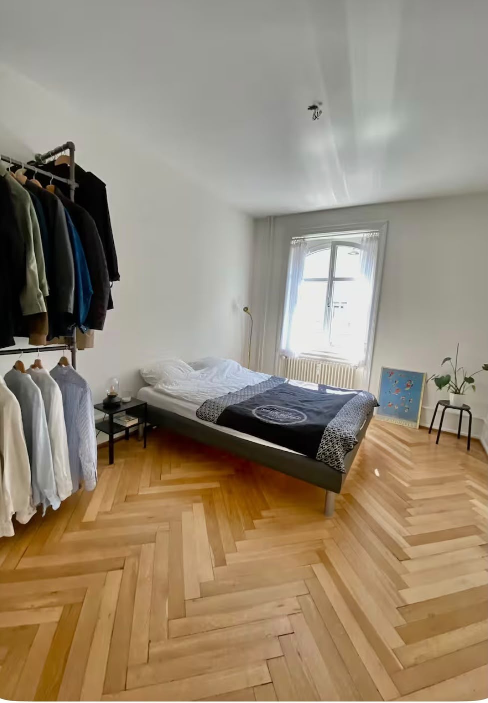 Appartement de 2 ½ pièces

Au cœur de Bâle.

L'appartement est situé au premier étage, avec un beau parquet en chevrons et de hauts plafonds. Des possibilités de shopping à proximité (Denner, Aldi et Coop Pronto) et les lignes de tram 11, 10, 15 et 16 passent juste au coin de la rue, se situe en out, photo 4 sur 6