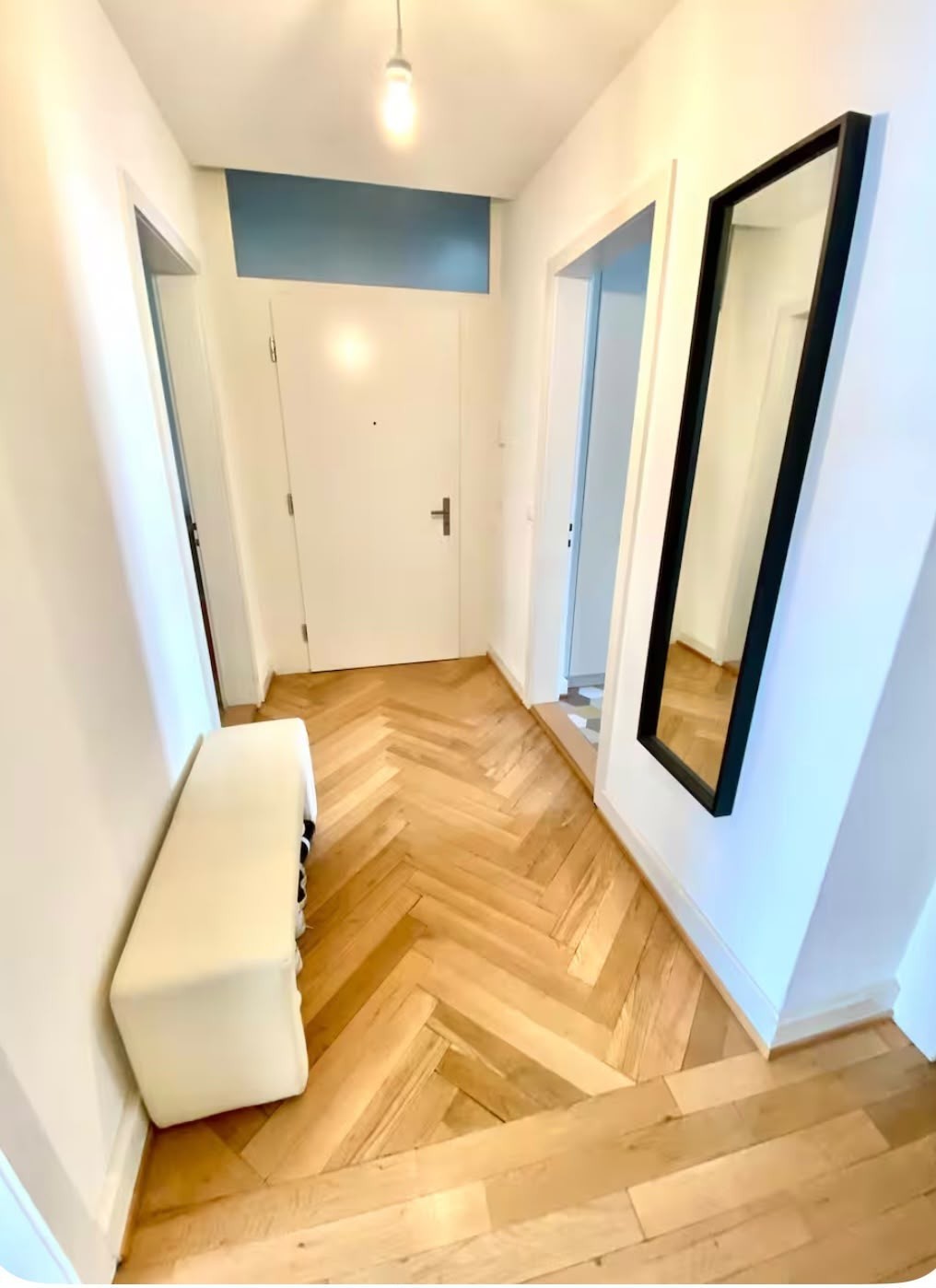 Appartement de 2 ½ pièces

Au cœur de Bâle.

L'appartement est situé au premier étage, avec un beau parquet en chevrons et de hauts plafonds. Des possibilités de shopping à proximité (Denner, Aldi et Coop Pronto) et les lignes de tram 11, 10, 15 et 16 passent juste au coin de la rue, se situe en out, photo 3 sur 6