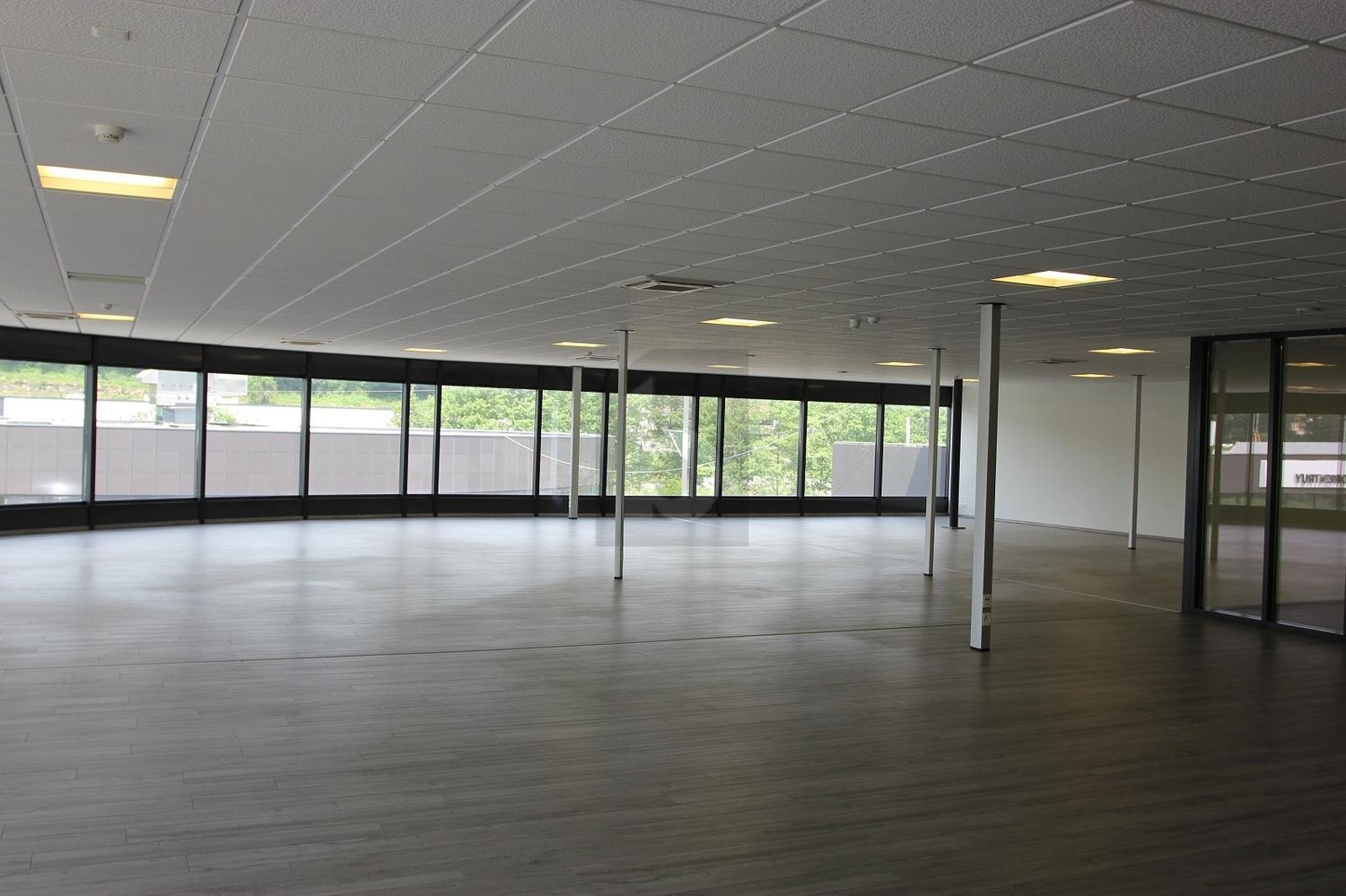 550m² office