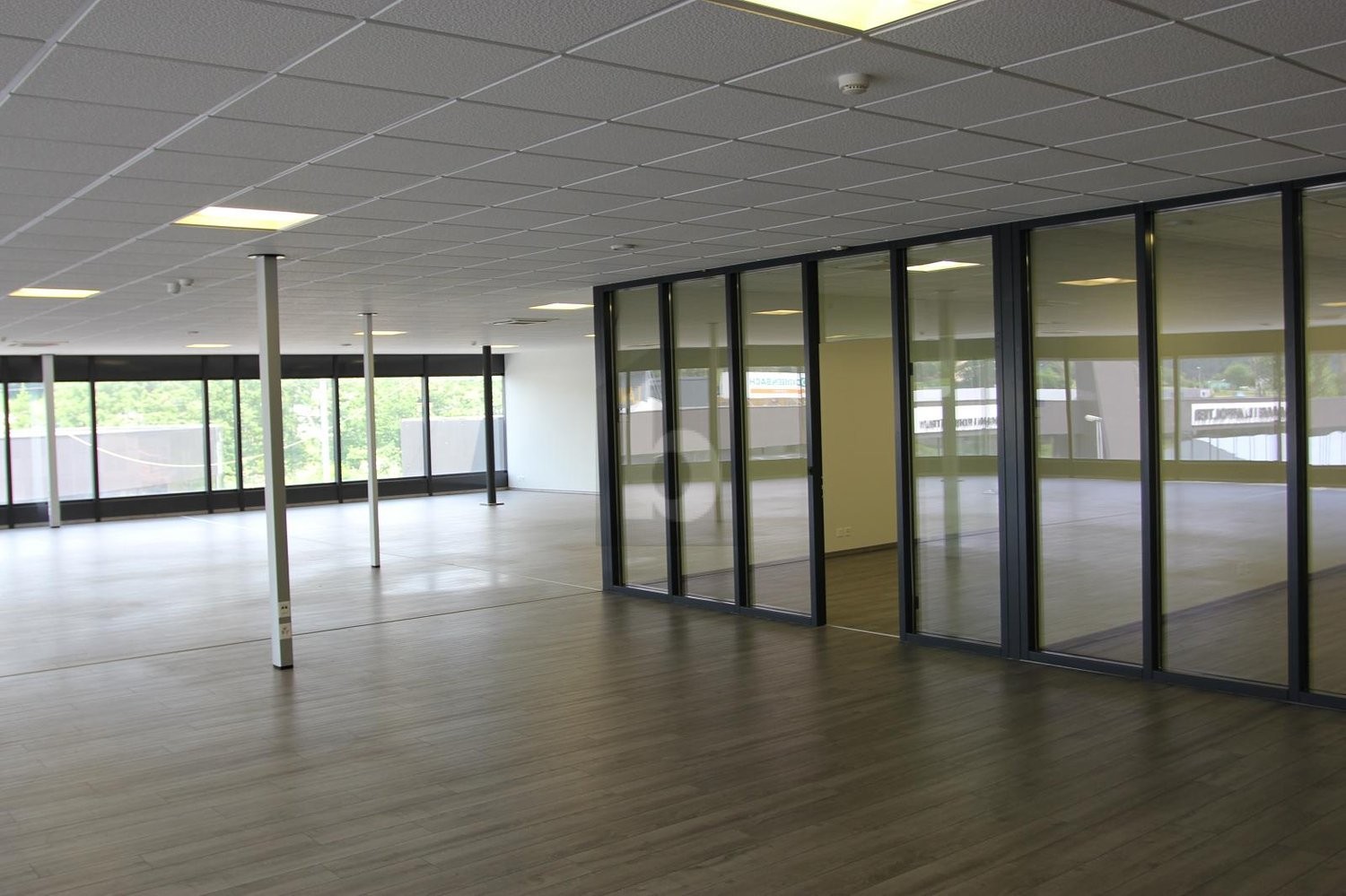 550m² office