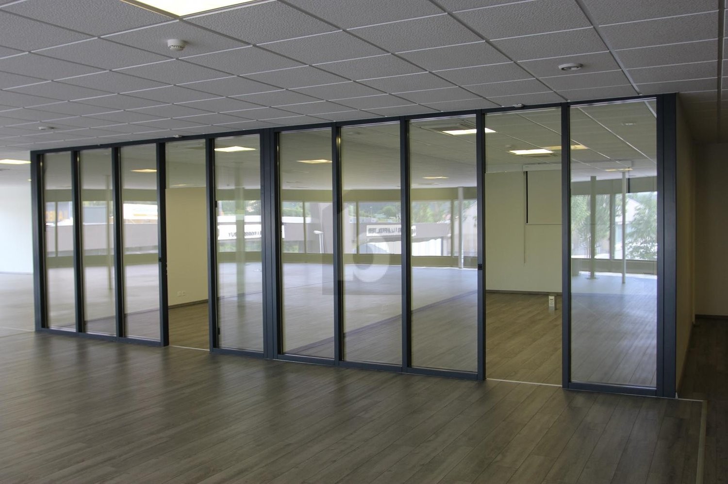 550m² office