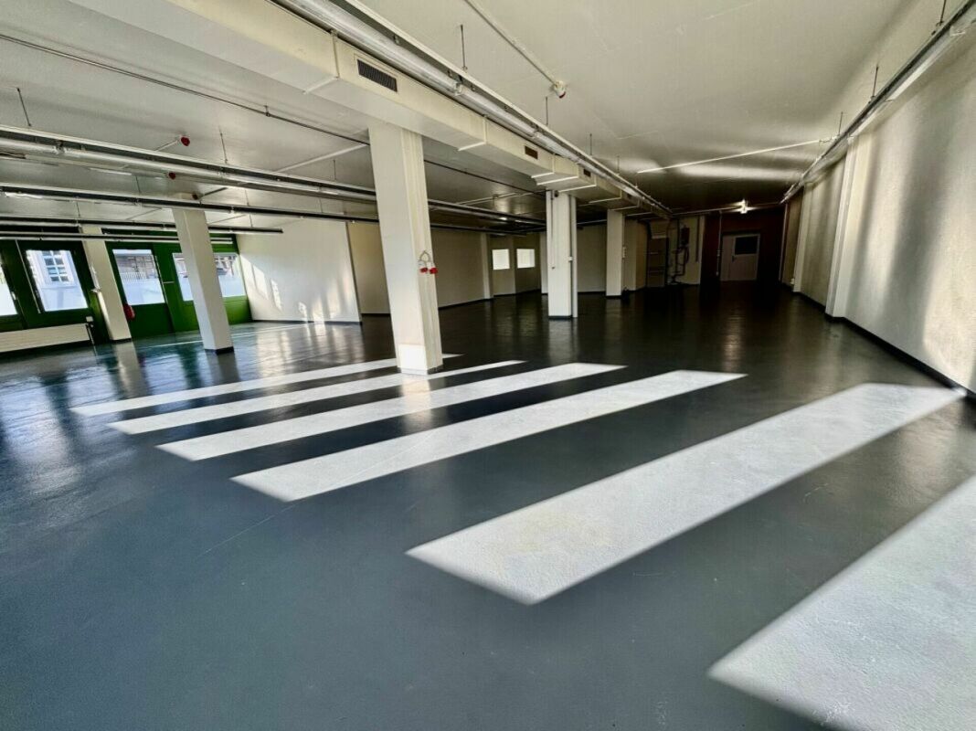 340m² office