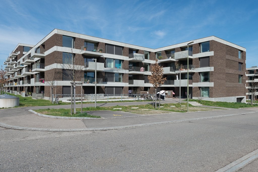 Place de stationnement pour motos à louer pour CHF 30.- /mois plus 8.1% TVA, sur rendez-vous.

Intéressé ? Dans ce cas, cela vaut la peine de prendre contact.