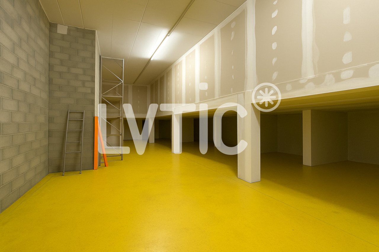 469m² storage room