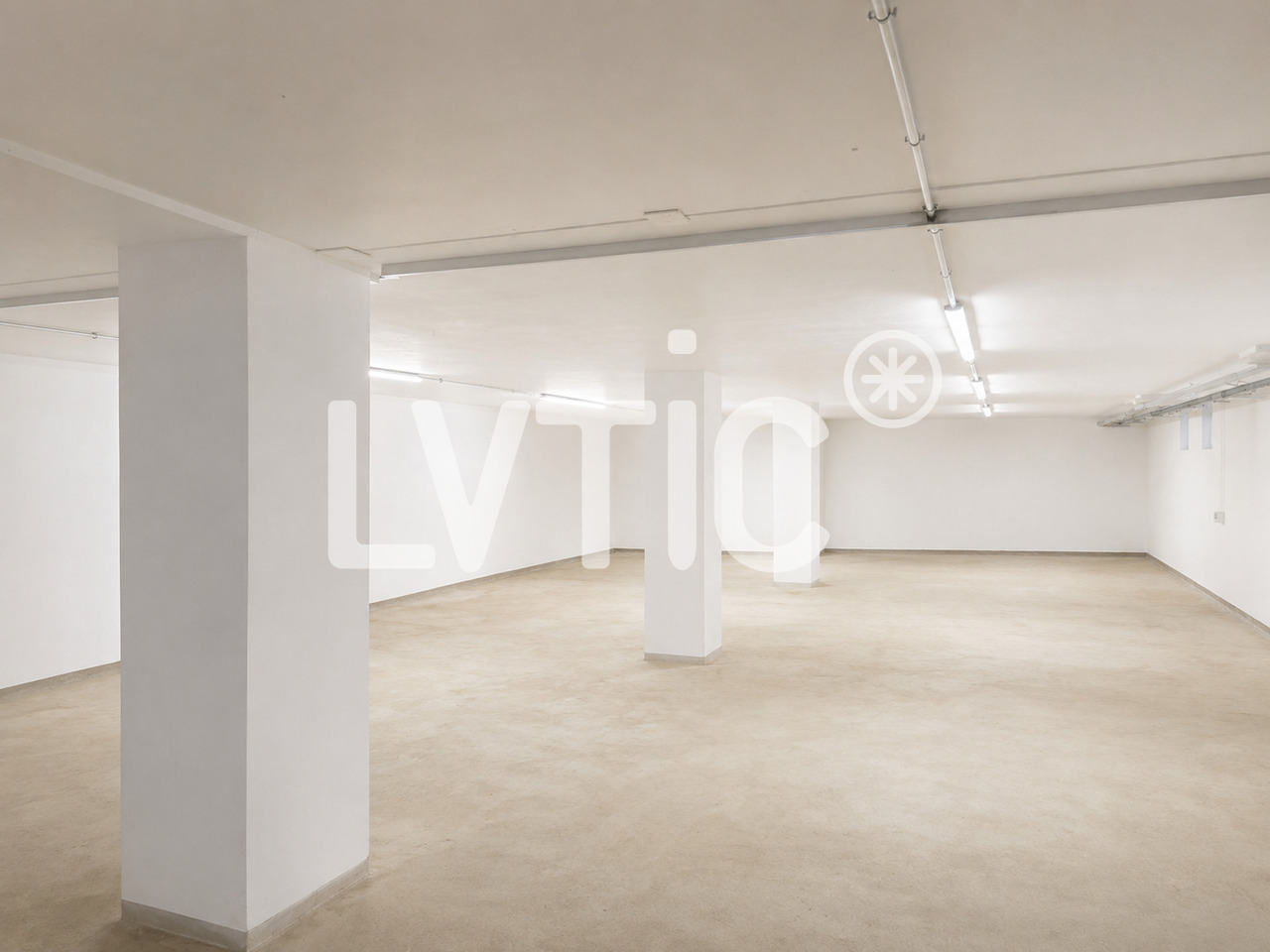 469m² storage room