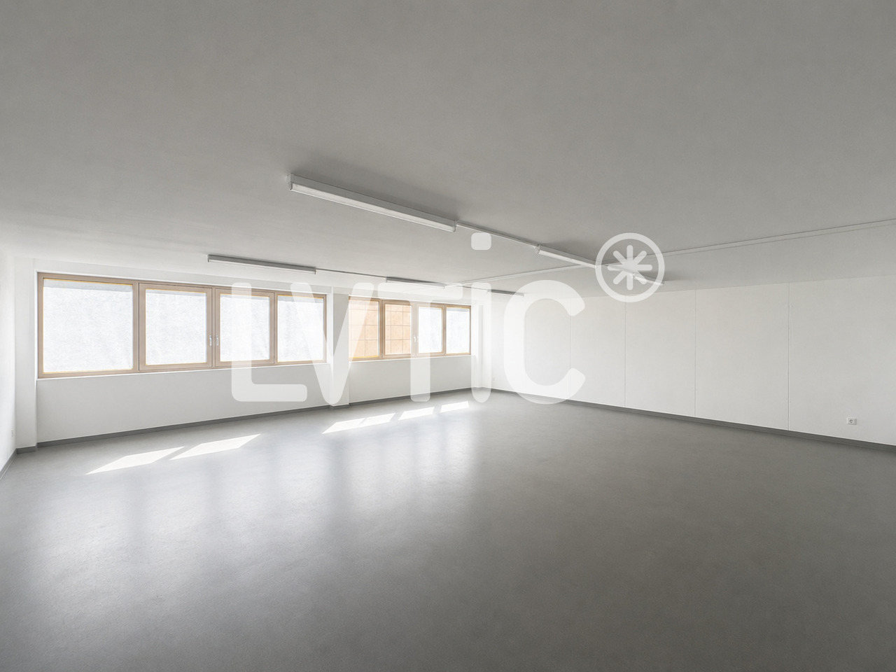 469m² storage room