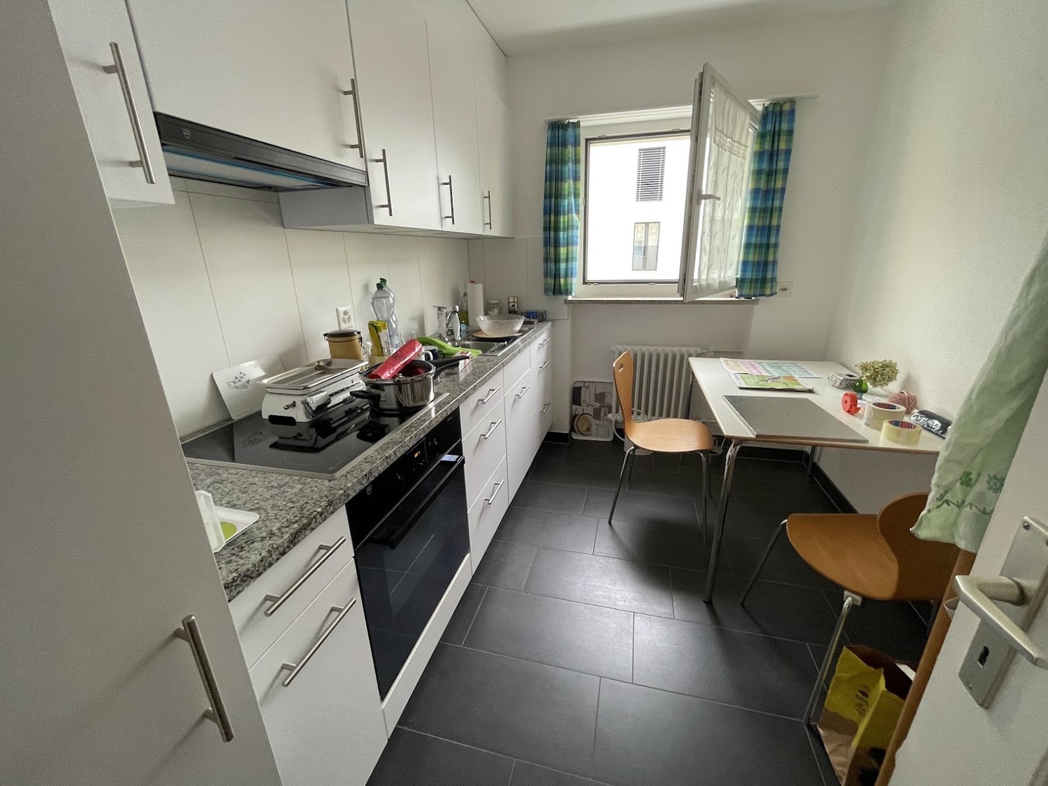 Appartement de 3 pièces

Une place de parc à CHF 30 ou un garage à CHF 120/Mt. peut être loué en complément, photo 7 sur 10