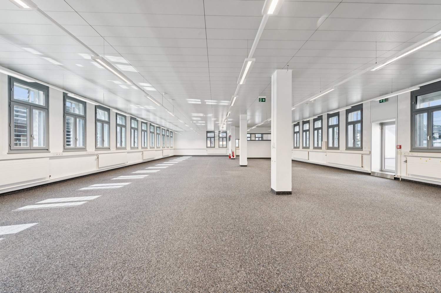 361m² office