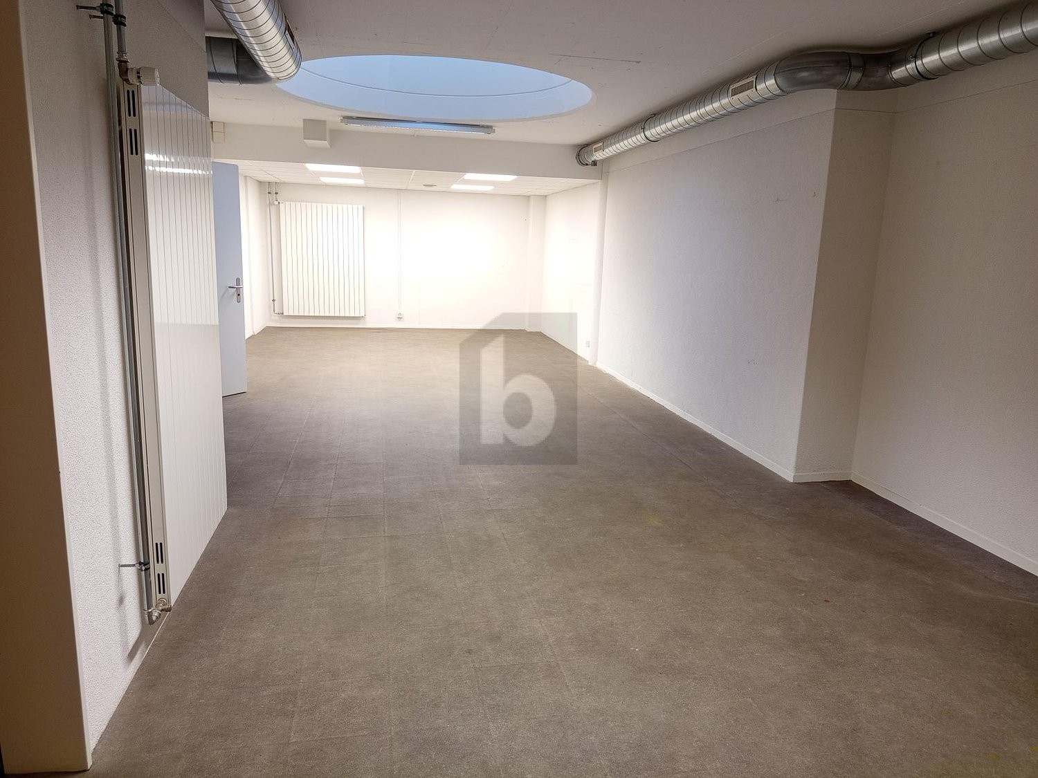 245m² office, photo 2 sur 4
