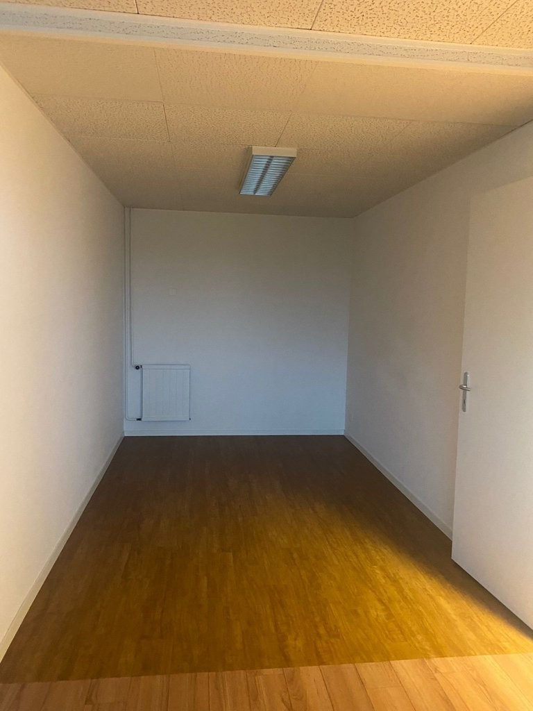 87m² office