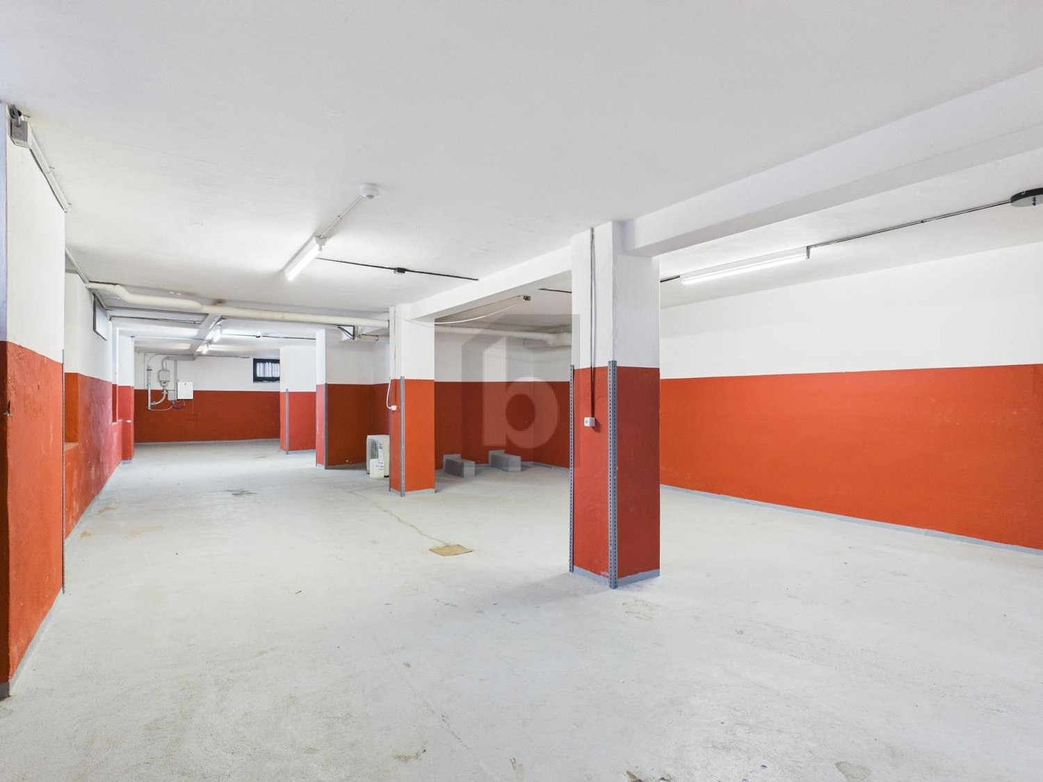 199m² storage room