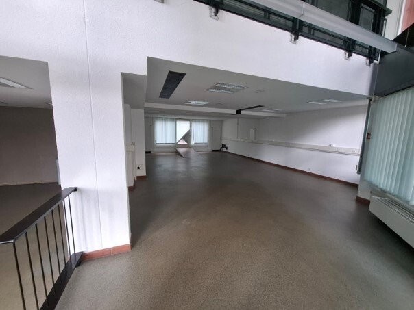 210m² office