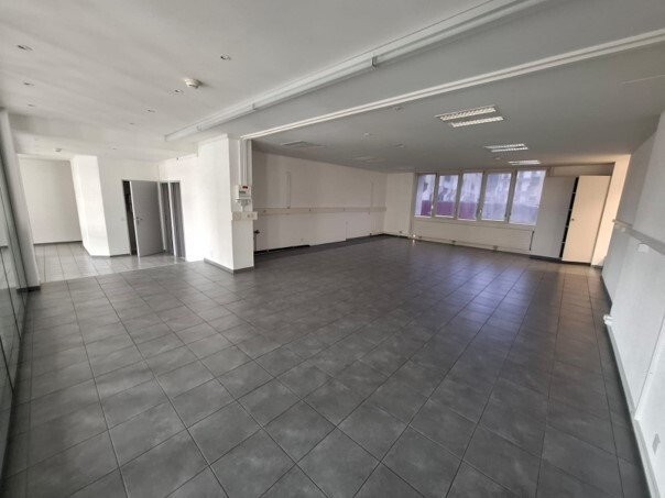210m² office