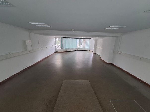 210m² office