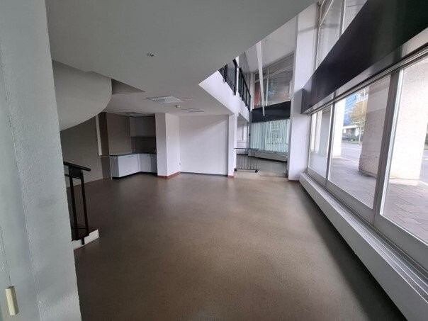 210m² office