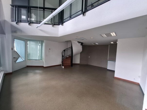 210m² office