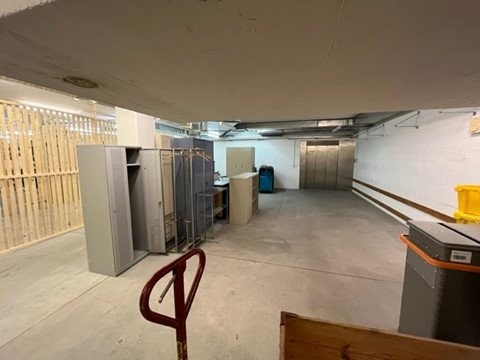 351m² storage room