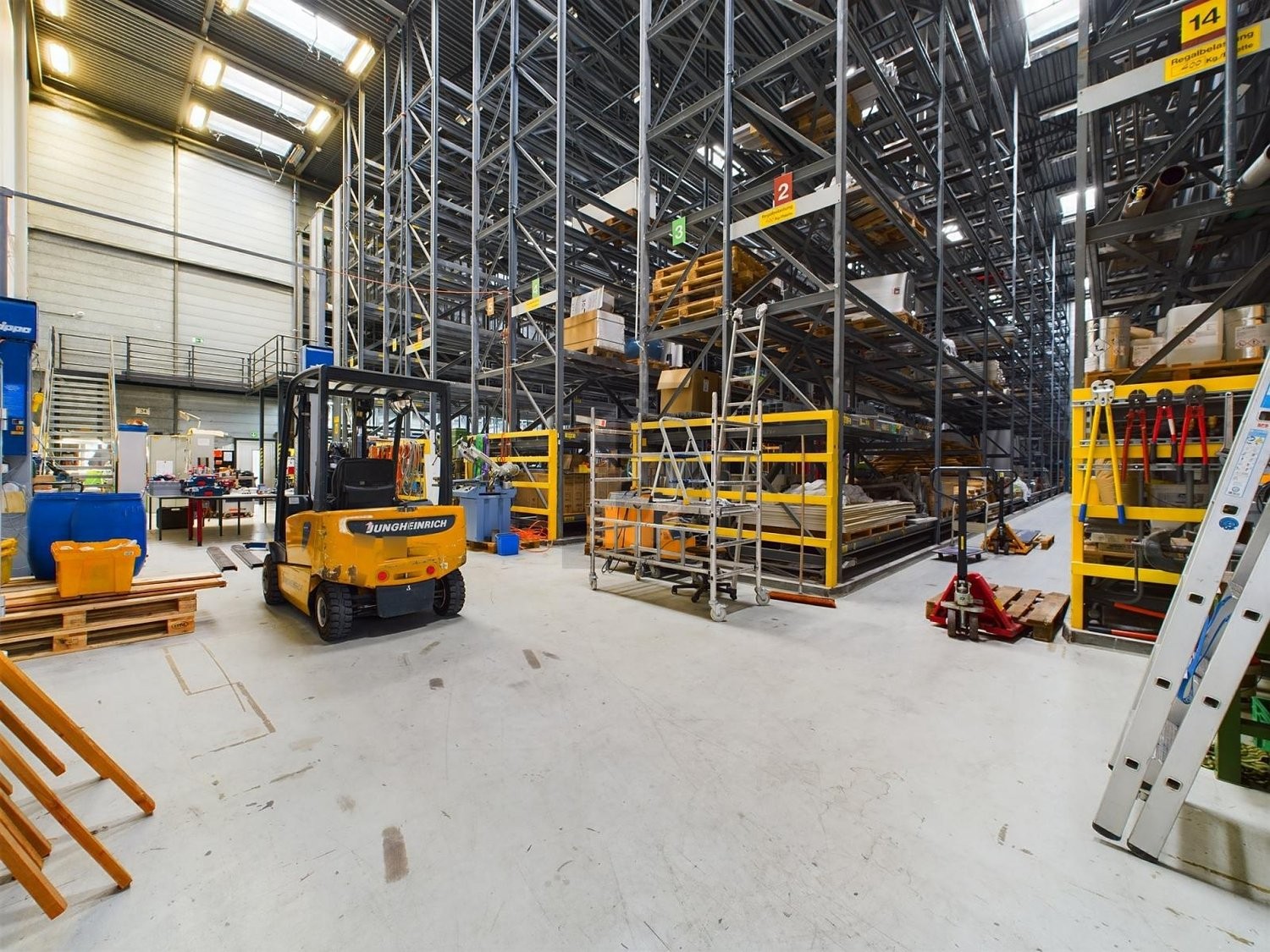 Objet industriel de 950m², photo 1 sur 4