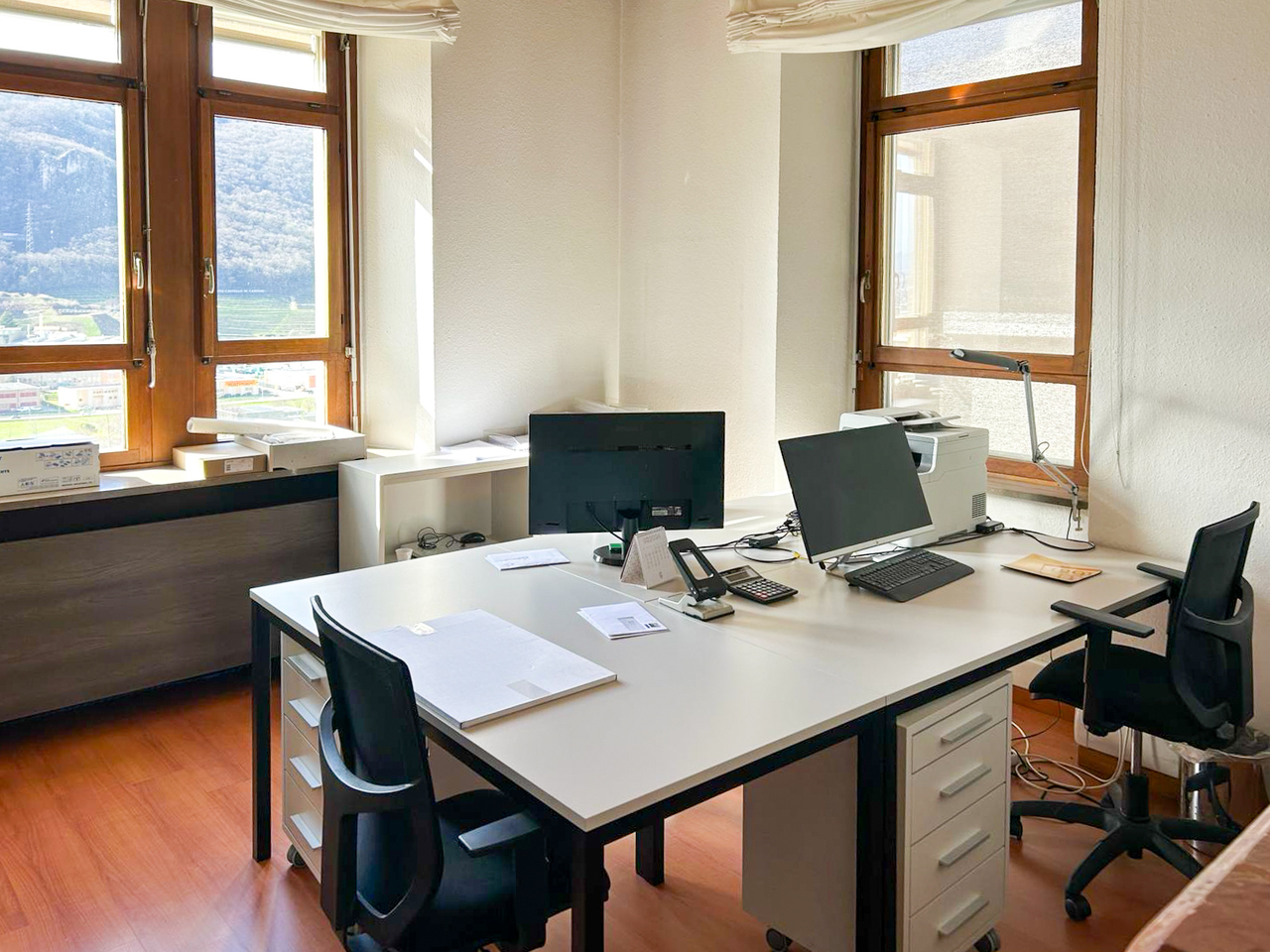 Bureau, photo 1 sur 10
