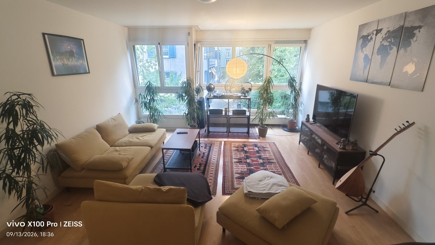 Chambre dans une colocation

Je propose ici ma chambre meublée au cœur de Basel avec son propre balcon.

Vous aurez l'appartement pour vous seul la majeure partie du temps car je travaille en semaine dans une autre ville. La chambre est disponible à partir de novembre et peut être louée jusqu'à 9 mo