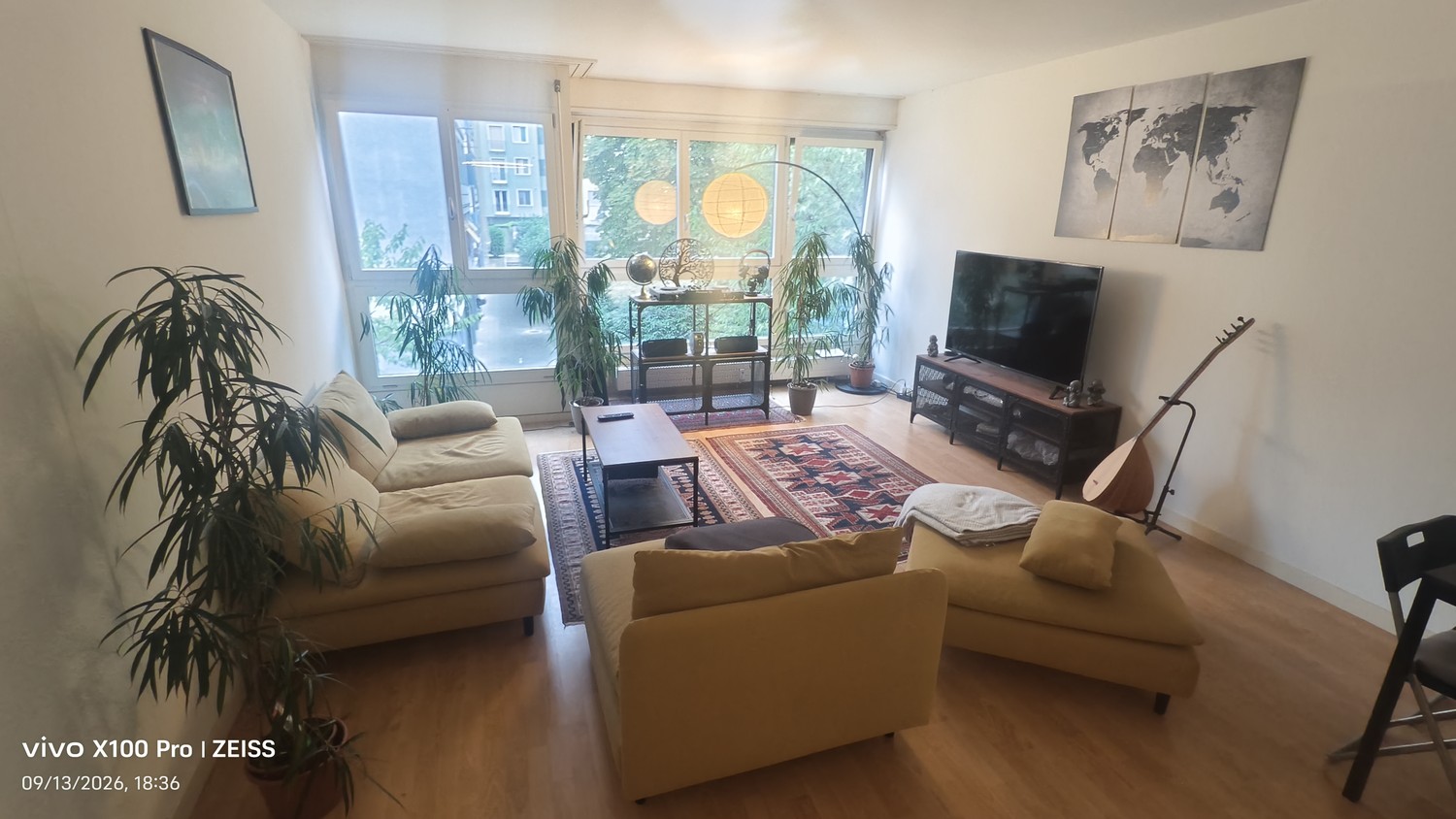 Chambre dans une colocation

Je propose ici ma chambre meublée au cœur de Basel avec son propre balcon.

Vous aurez l'appartement pour vous seul la majeure partie du temps car je travaille en semaine dans une autre ville. La chambre est disponible à partir de novembre et peut être louée jusqu'à 9 mo