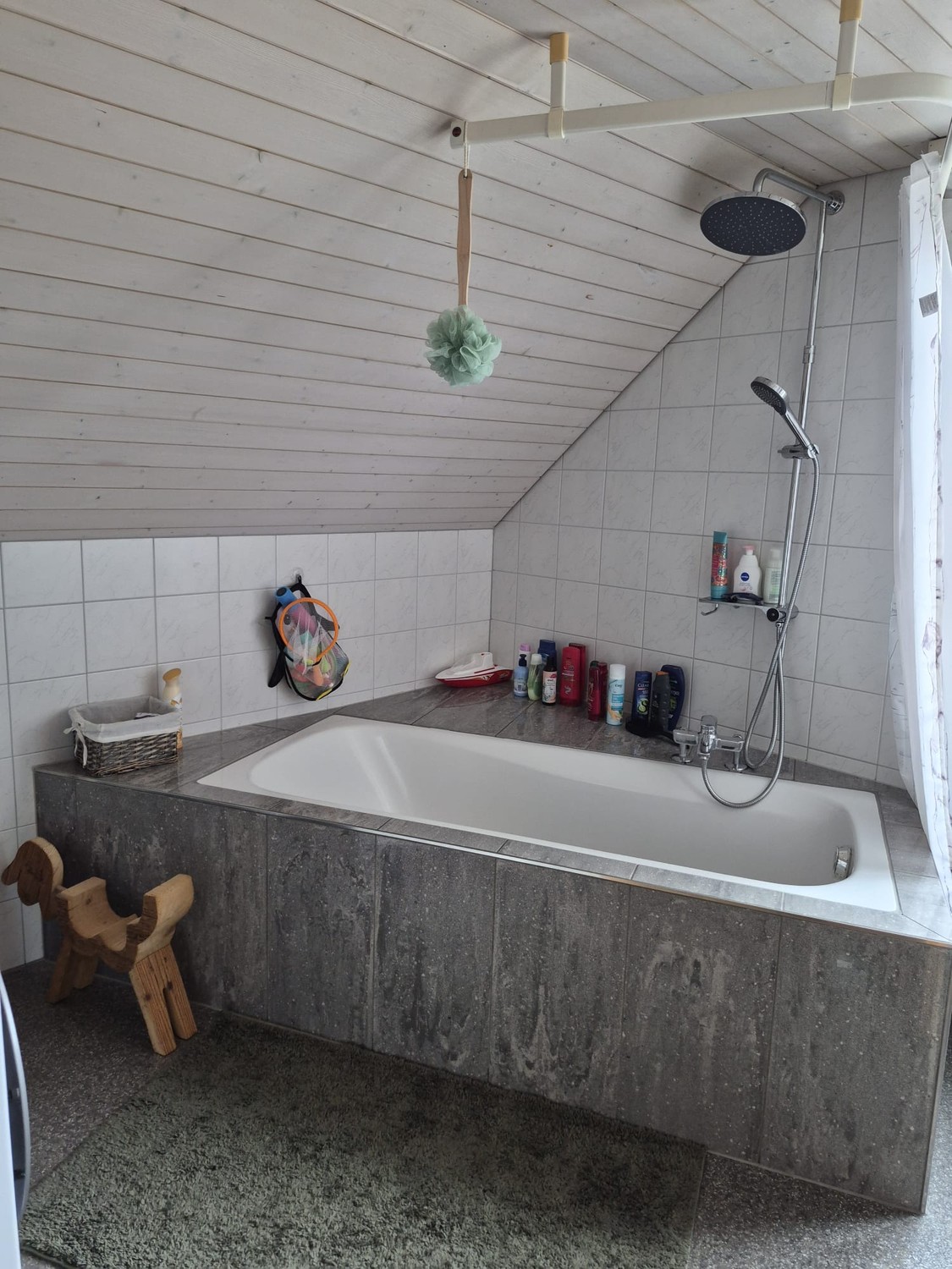 Appartement de 3 ½ pièces

Une place de parc peut être louée en complément. Prix Fr. 40.00 / mois, photo 6 sur 8