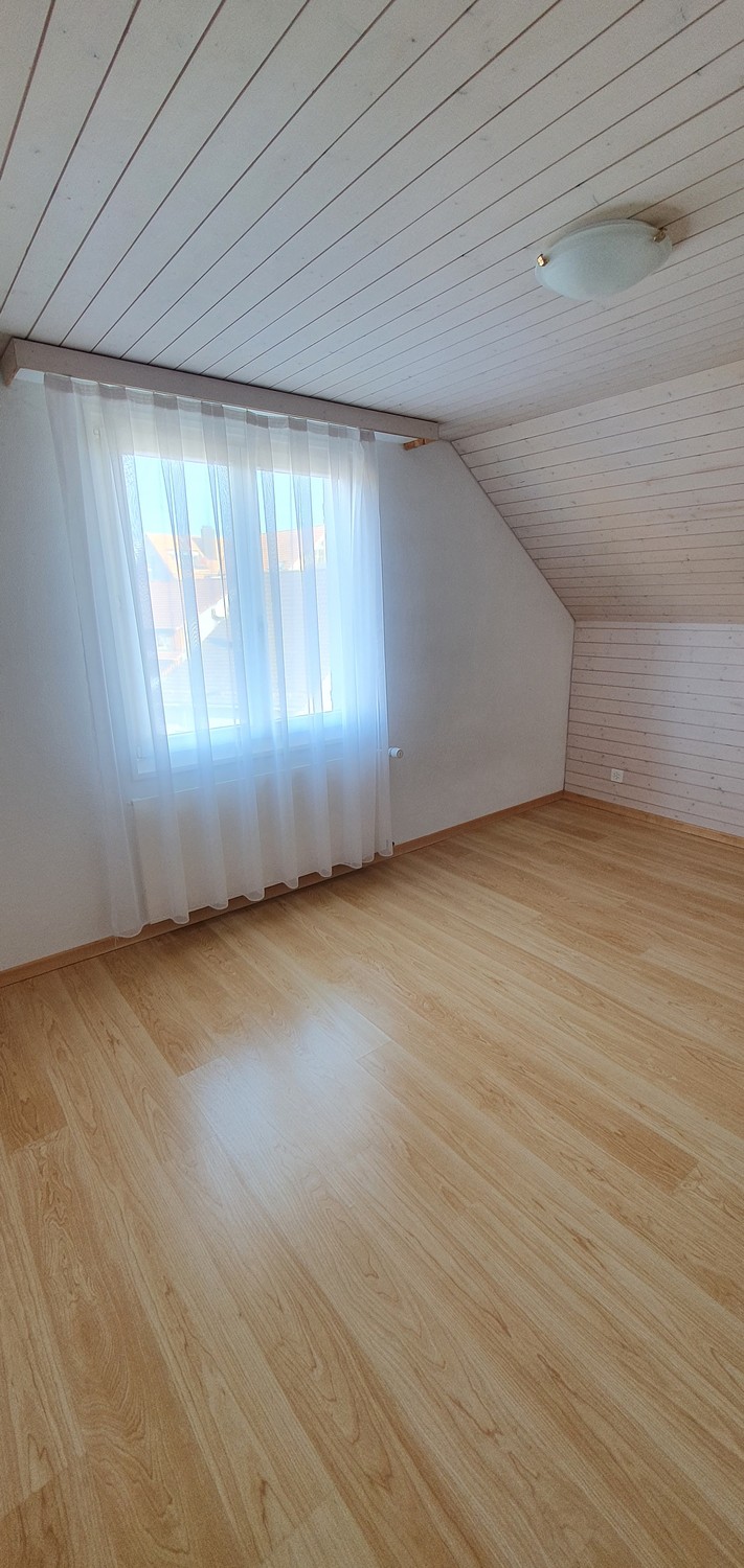 Appartement de 3 ½ pièces

Une place de parc peut être louée en complément. Prix Fr. 40.00 / mois, photo 2 sur 8
