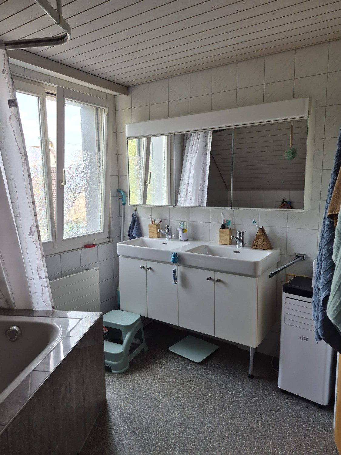 Appartement de 3 ½ pièces

Une place de parc peut être louée en complément. Prix Fr. 40.00 / mois, photo 5 sur 8