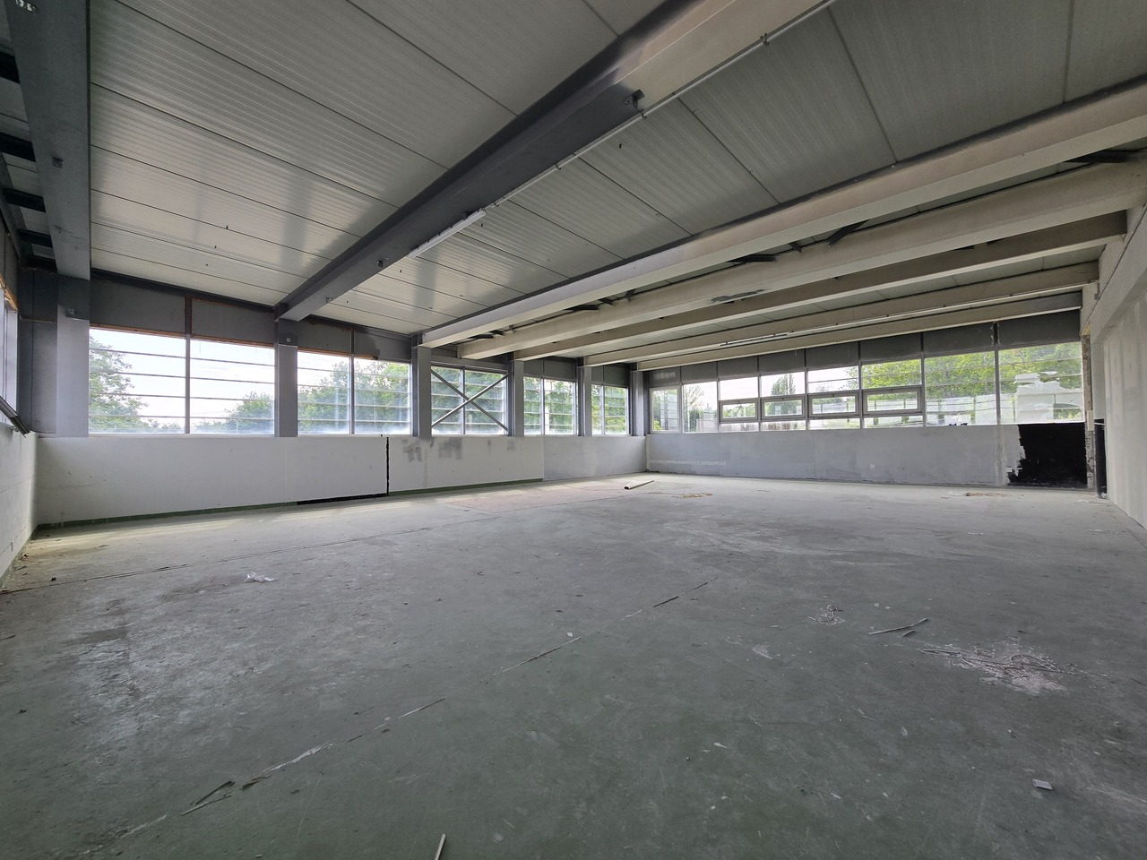 288m² storage room