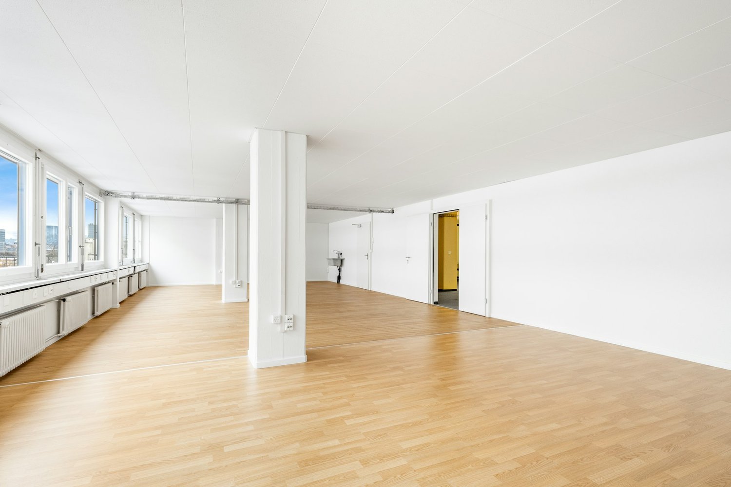94m² office, photo 1 sur 5