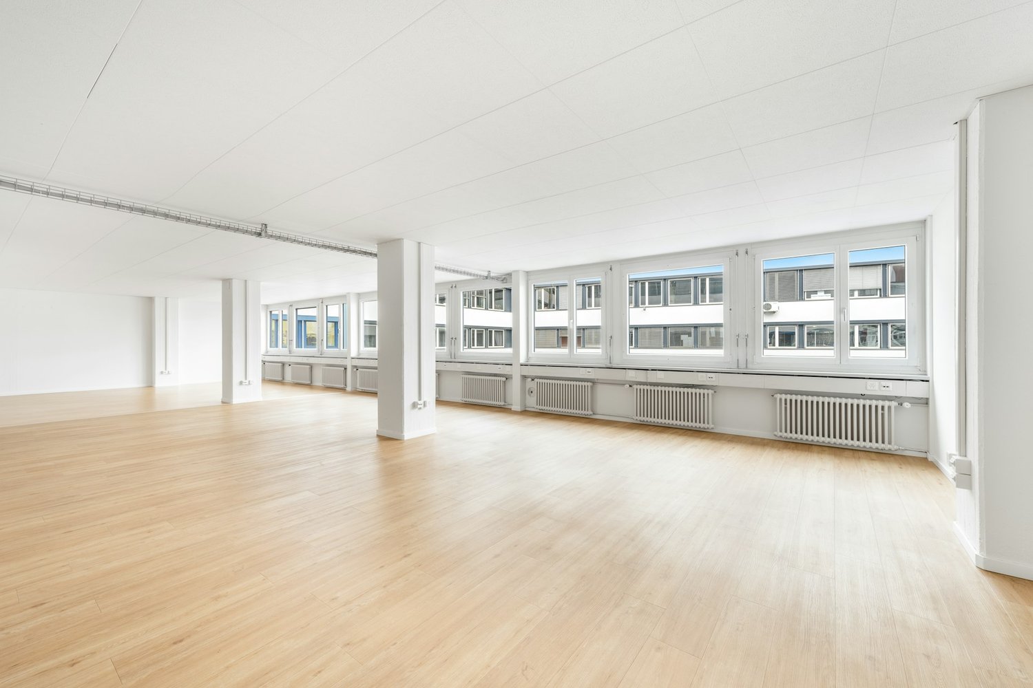 94m² office, photo 2 sur 5