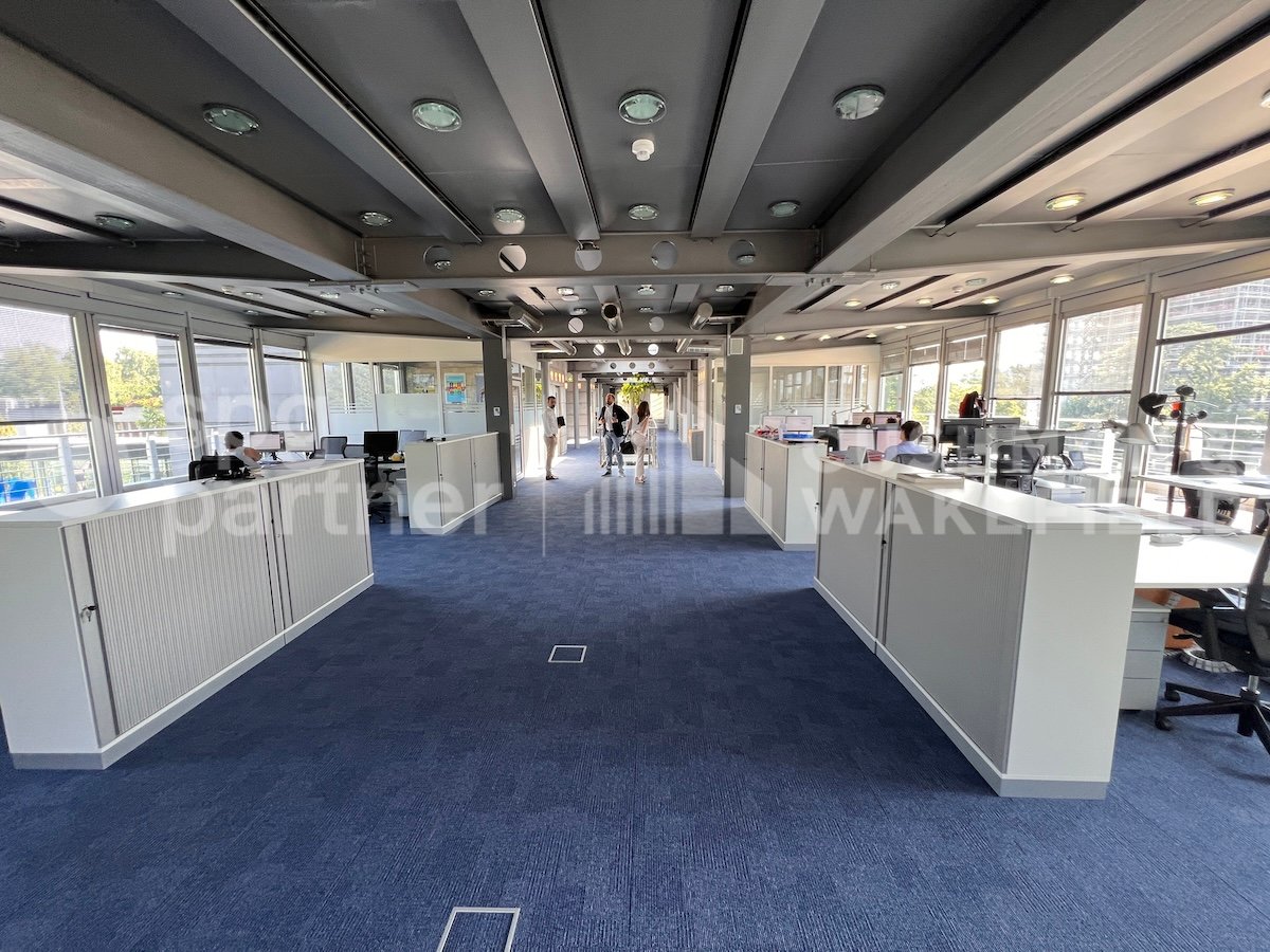 250m² office