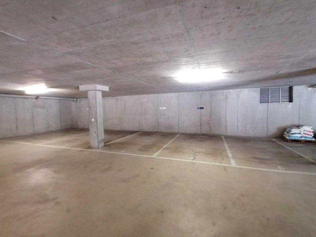Place de parc souterrain, photo 1 sur 2